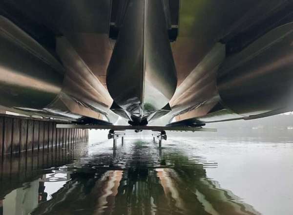 6700 LBS Capacity Tritoon Boat Lift - Image 4